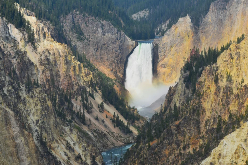 pexels-juliana-ferrer-222951222-11963327-1024x683 Yellowstone National Park Itinerary: What to See and Do in 3 Days